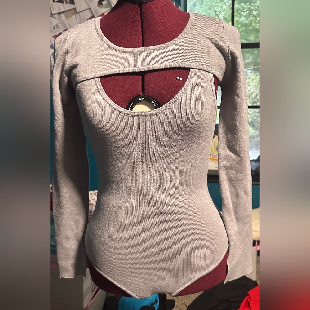 7 Sweaters - image 7